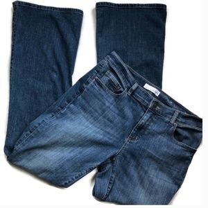 LOFT Women Size 8 / 29 Medium Wash Flare Leg Jeans